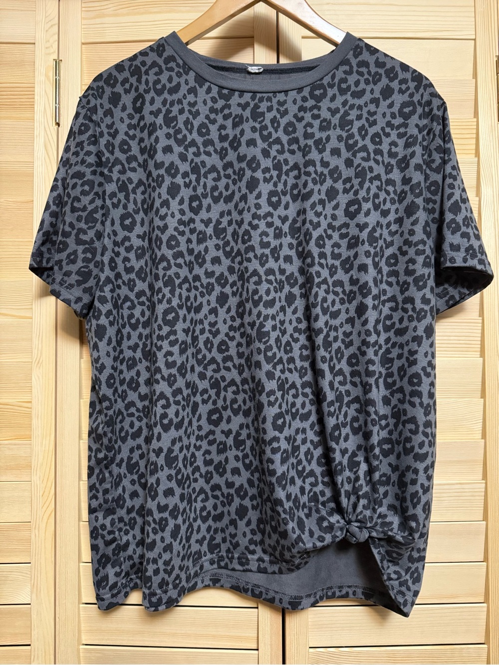 Women's Grey Leopard Print Short Sleeve Tee - Knot Front